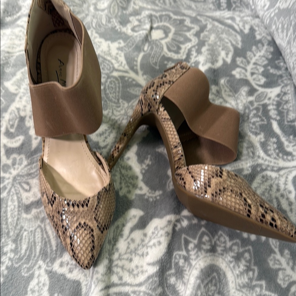 Anne Michelle Brown Heels with Elegant Design